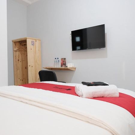 Reddoorz Syariah Near Siloam Hospital Kebon Jeruk Hotel Jakarta Kültér fotó