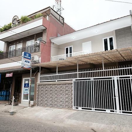 Reddoorz Syariah Near Siloam Hospital Kebon Jeruk Hotel Jakarta Kültér fotó
