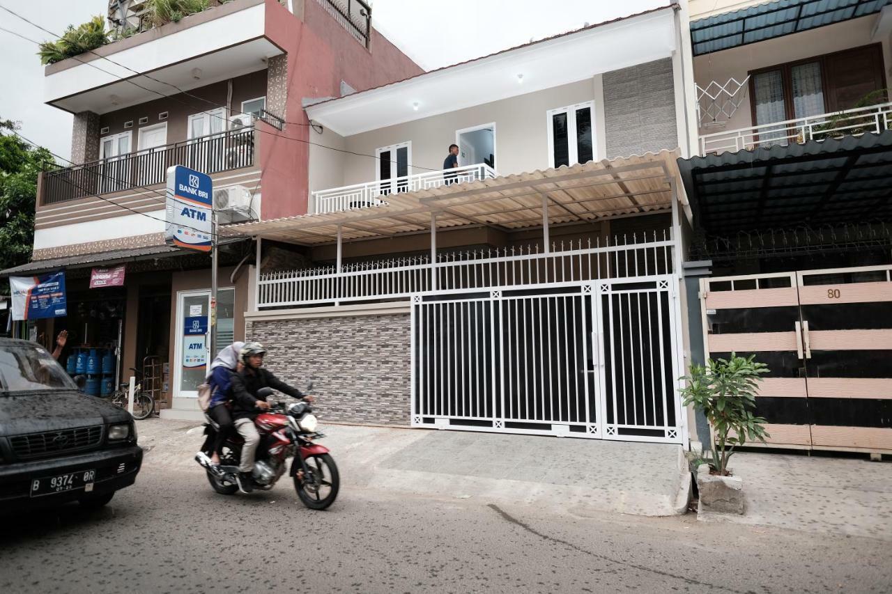 Reddoorz Syariah Near Siloam Hospital Kebon Jeruk Hotel Jakarta Kültér fotó