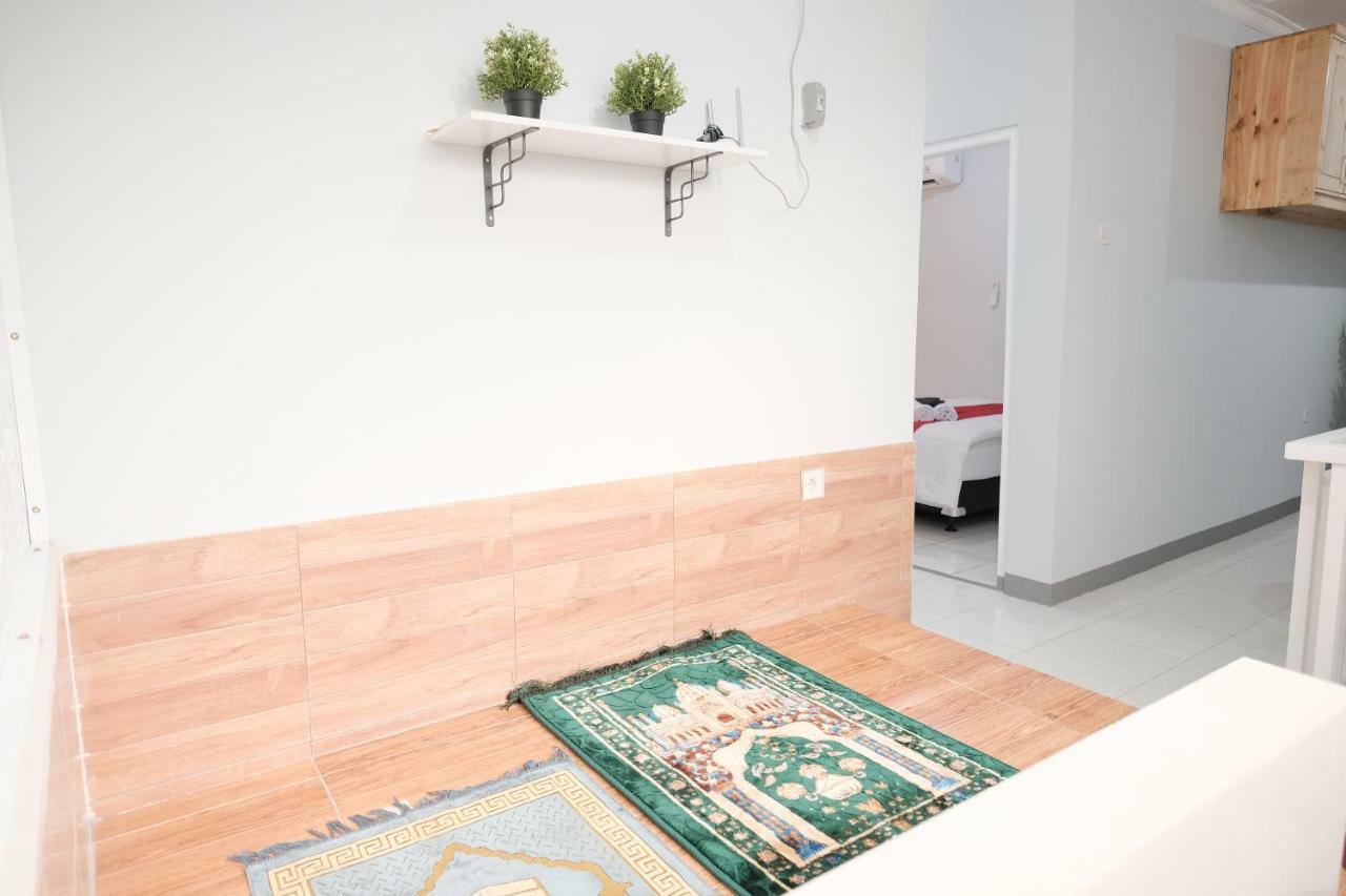 Reddoorz Syariah Near Siloam Hospital Kebon Jeruk Hotel Jakarta Kültér fotó