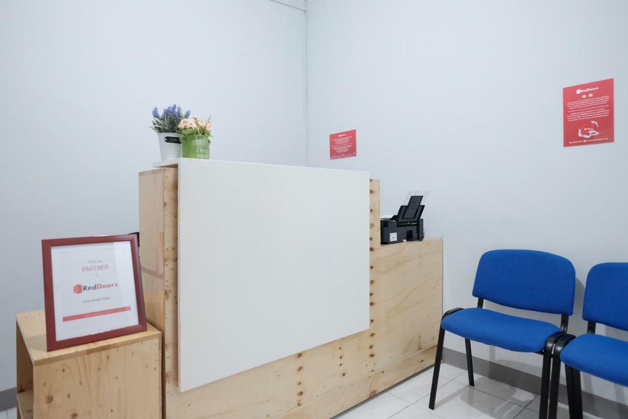 Reddoorz Syariah Near Siloam Hospital Kebon Jeruk Hotel Jakarta Kültér fotó
